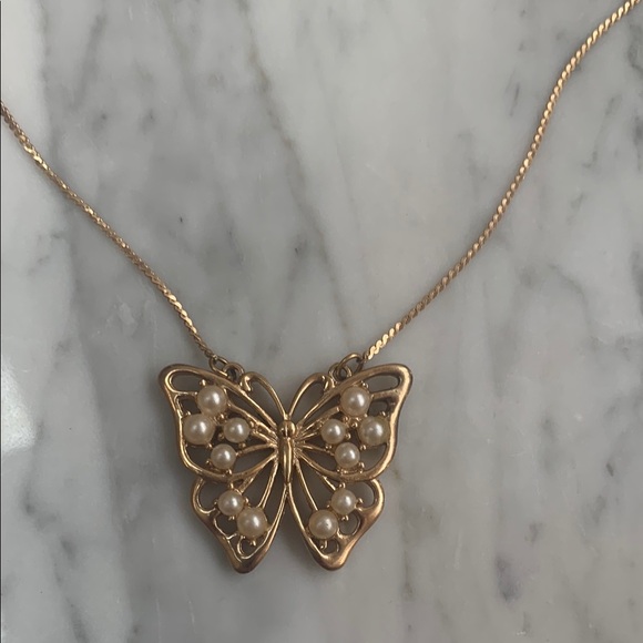 Vintage Citation Elegant Gold Tone and Pearl Butterfly Pendant Necklace - Picture 6 of 6